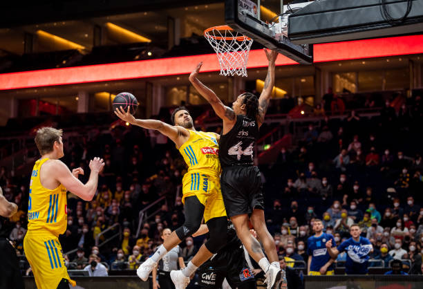 湖人队在卢 湖人队在卢