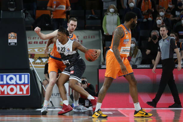 的球场上 的球场上